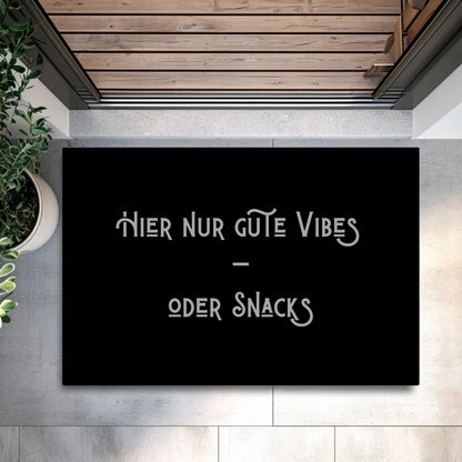 Hier nur gute Vibes – oder Snacks Fußmatte